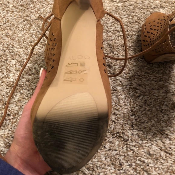 Also lace up heels - Picture 2 of 3